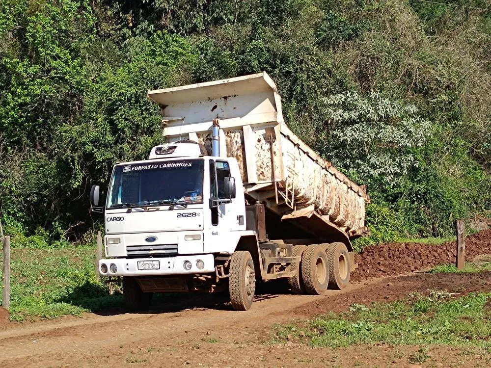 Prefeitura intensifica manutenção das vias do interior