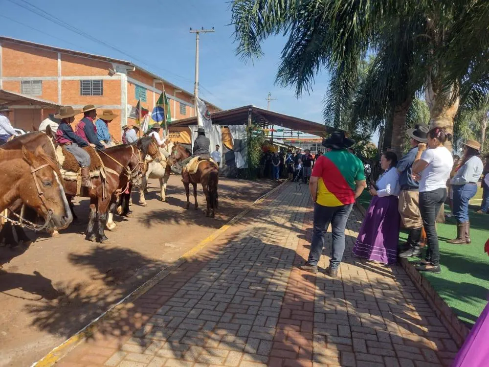 Chama crioula e programação cultural abrem Acampamento Farroupilha em Vista Gaúcha