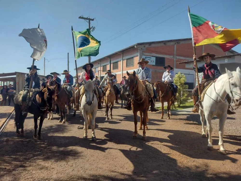 Chama crioula e programação cultural abrem Acampamento Farroupilha em Vista Gaúcha