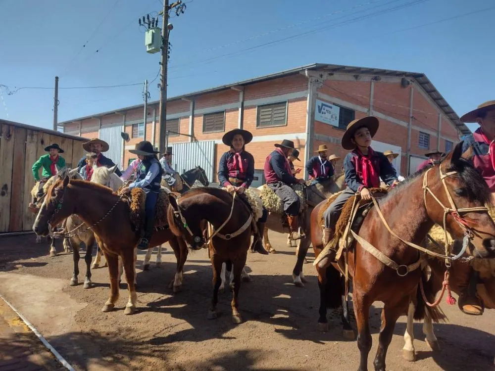 Chama crioula e programação cultural abrem Acampamento Farroupilha em Vista Gaúcha