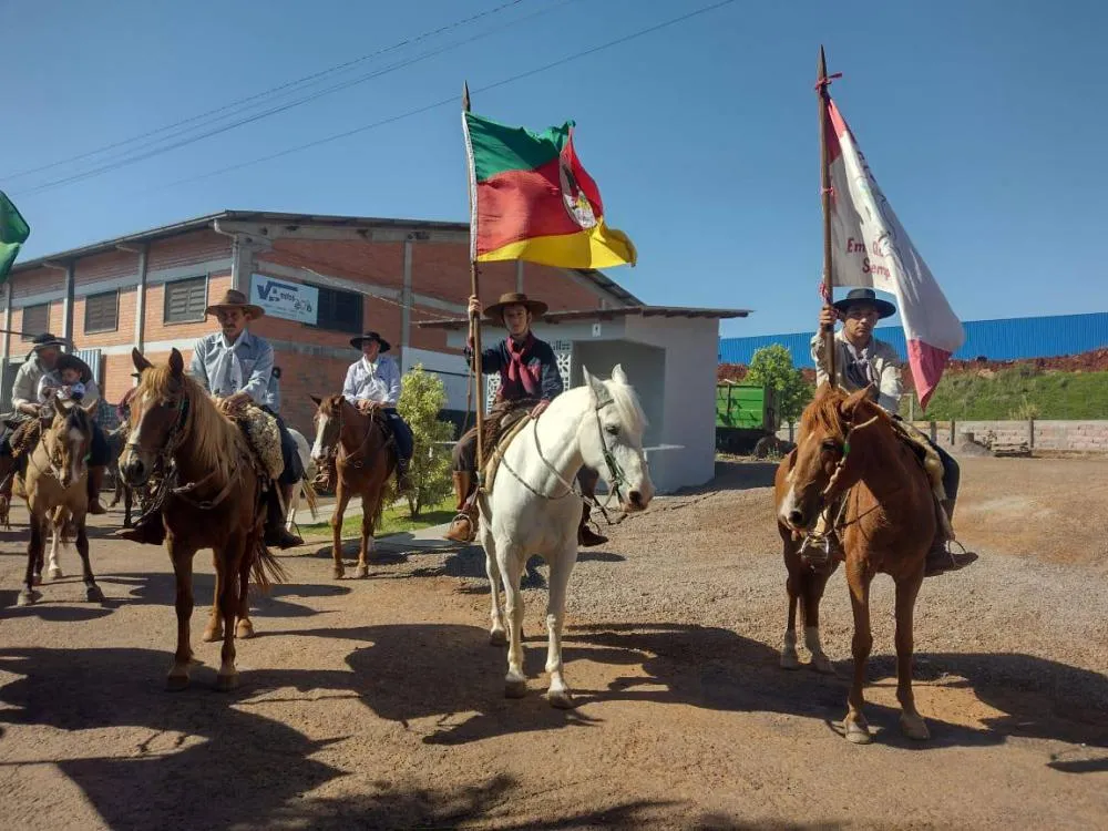 Chama crioula e programação cultural abrem Acampamento Farroupilha em Vista Gaúcha
