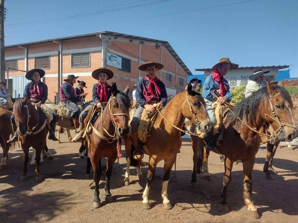 Chama crioula e programação cultural abrem Acampamento Farroupilha em Vista Gaúcha