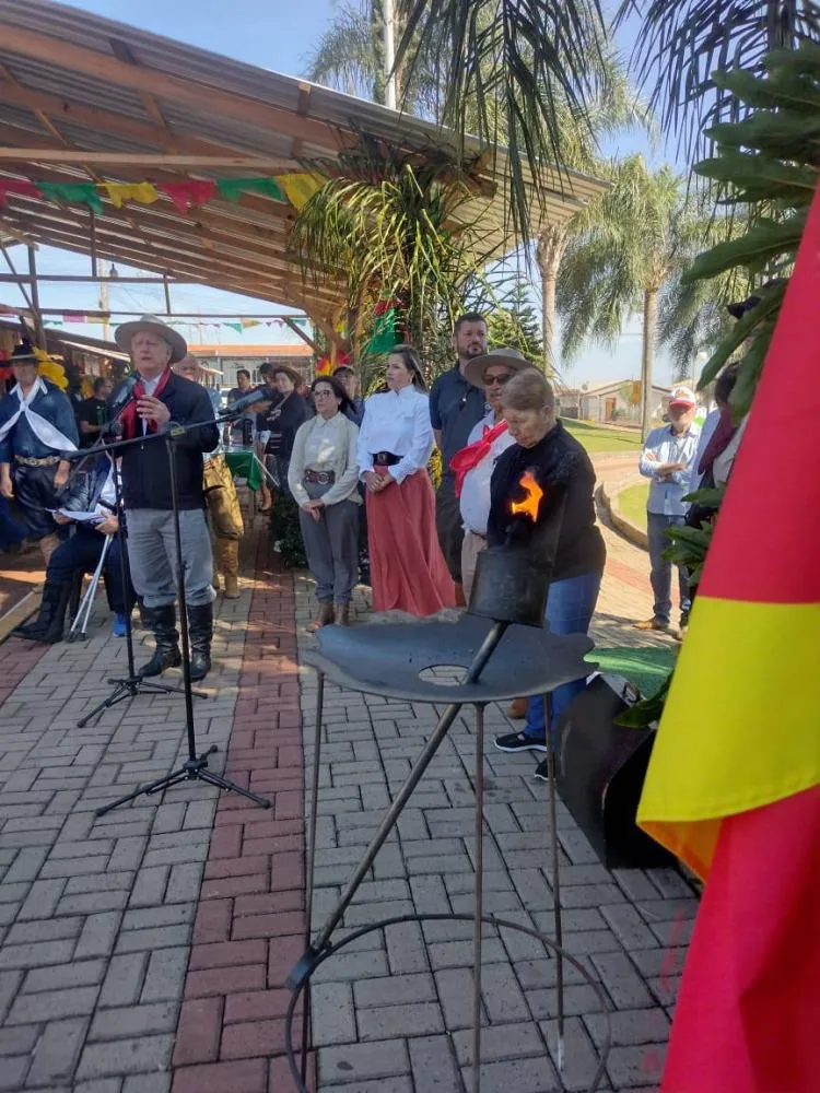Chama crioula e programação cultural abrem Acampamento Farroupilha em Vista Gaúcha
