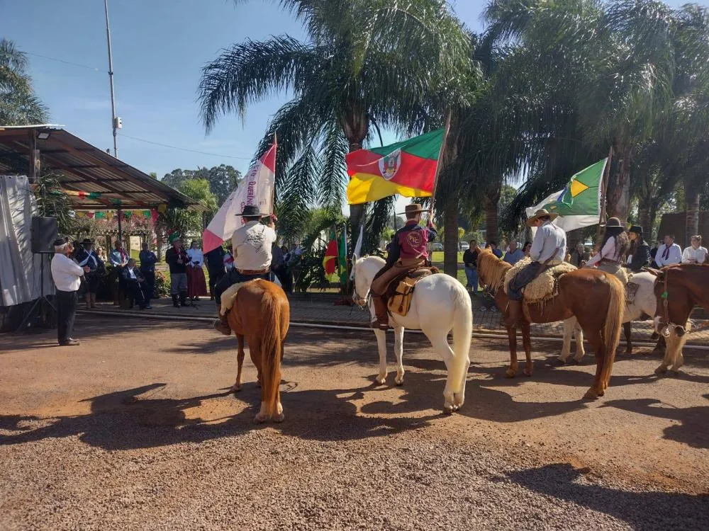 Chama crioula e programação cultural abrem Acampamento Farroupilha em Vista Gaúcha