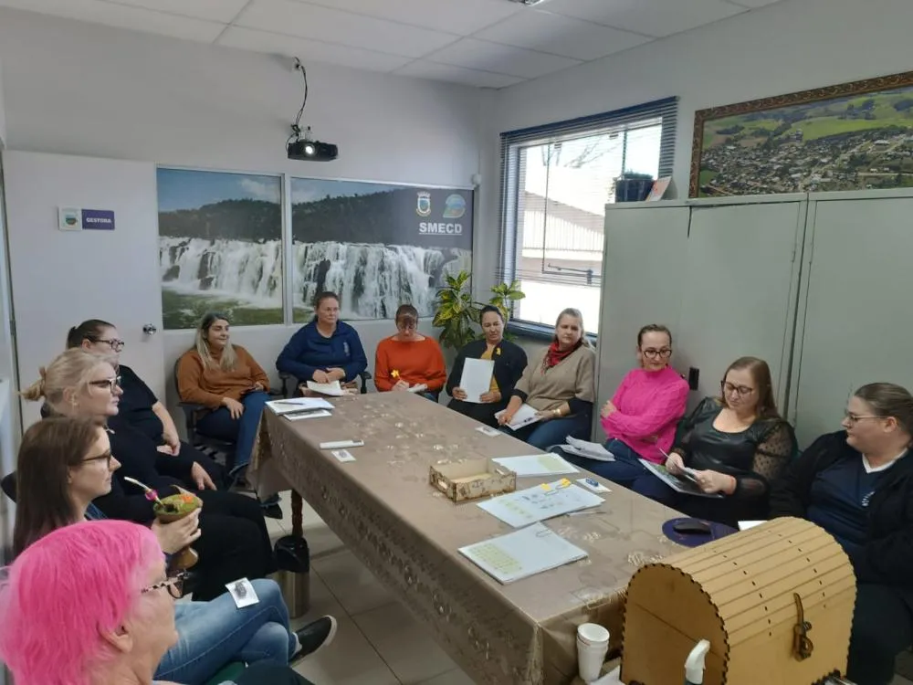 Professoras participam de formação do Programa Alfabetiza Tchê