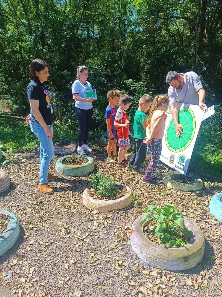Projeto une saber popular e ensino sobre plantas medicinais em Vista Gaúcha