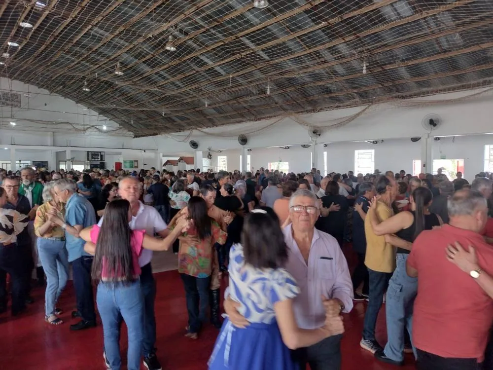 Grupo Reviver promove integração da melhor idade em grande encontro