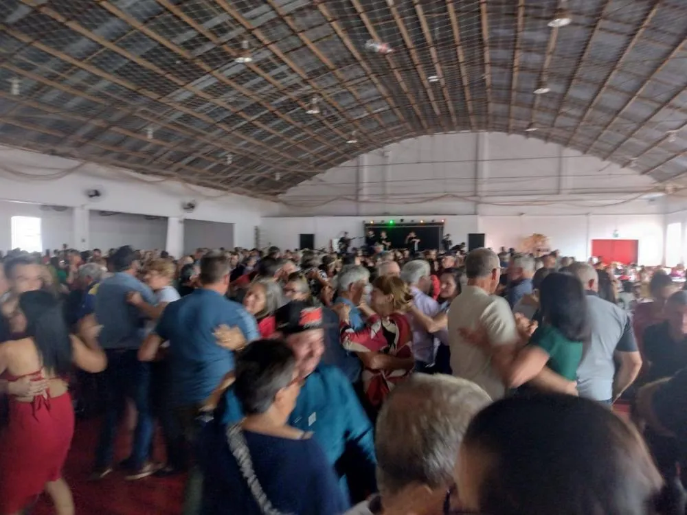 Grupo Reviver promove integração da melhor idade em grande encontro