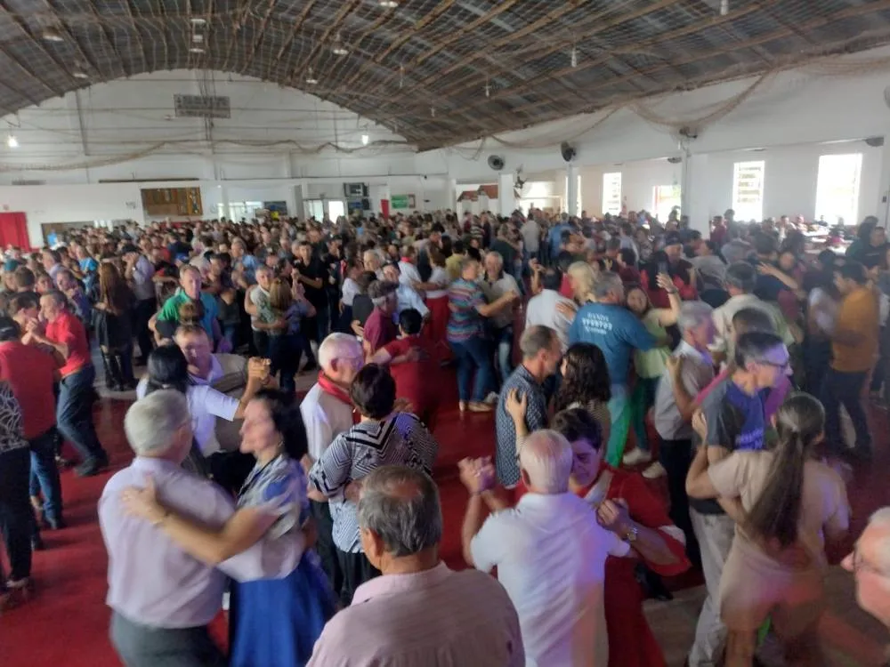 Grupo Reviver promove integração da melhor idade em grande encontro