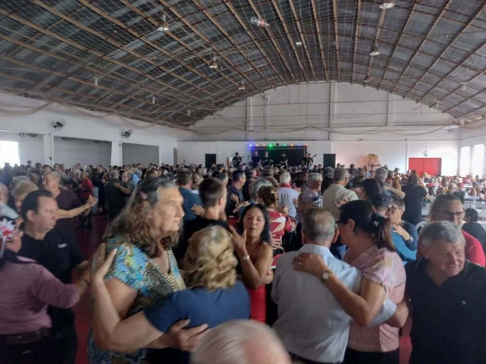 Grupo Reviver promove integração da melhor idade em grande encontro