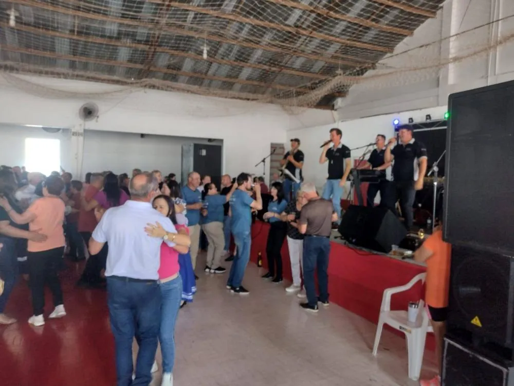 Grupo Reviver promove integração da melhor idade em grande encontro