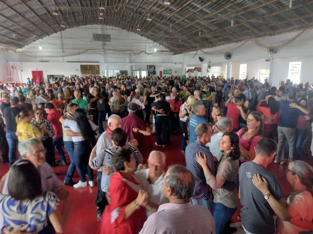 Grupo Reviver promove integração da melhor idade em grande encontro