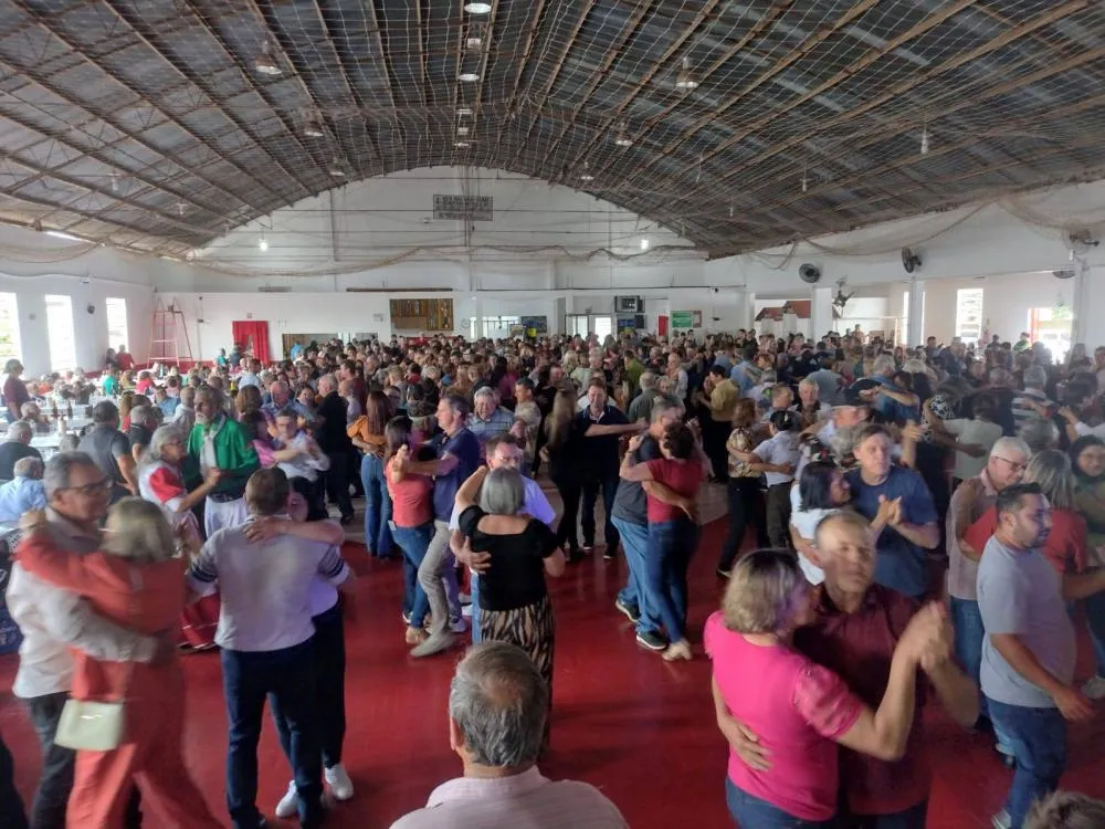 Grupo Reviver promove integração da melhor idade em grande encontro