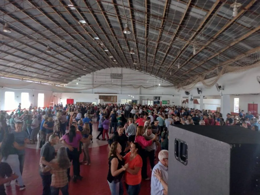Grupo Reviver promove integração da melhor idade em grande encontro