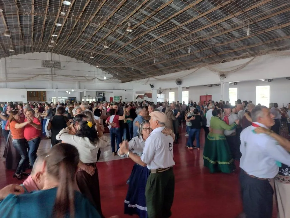 Grupo Reviver promove integração da melhor idade em grande encontro