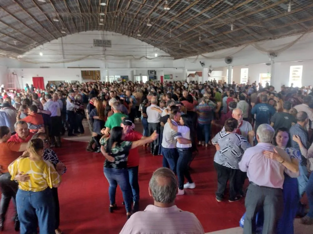 Grupo Reviver promove integração da melhor idade em grande encontro