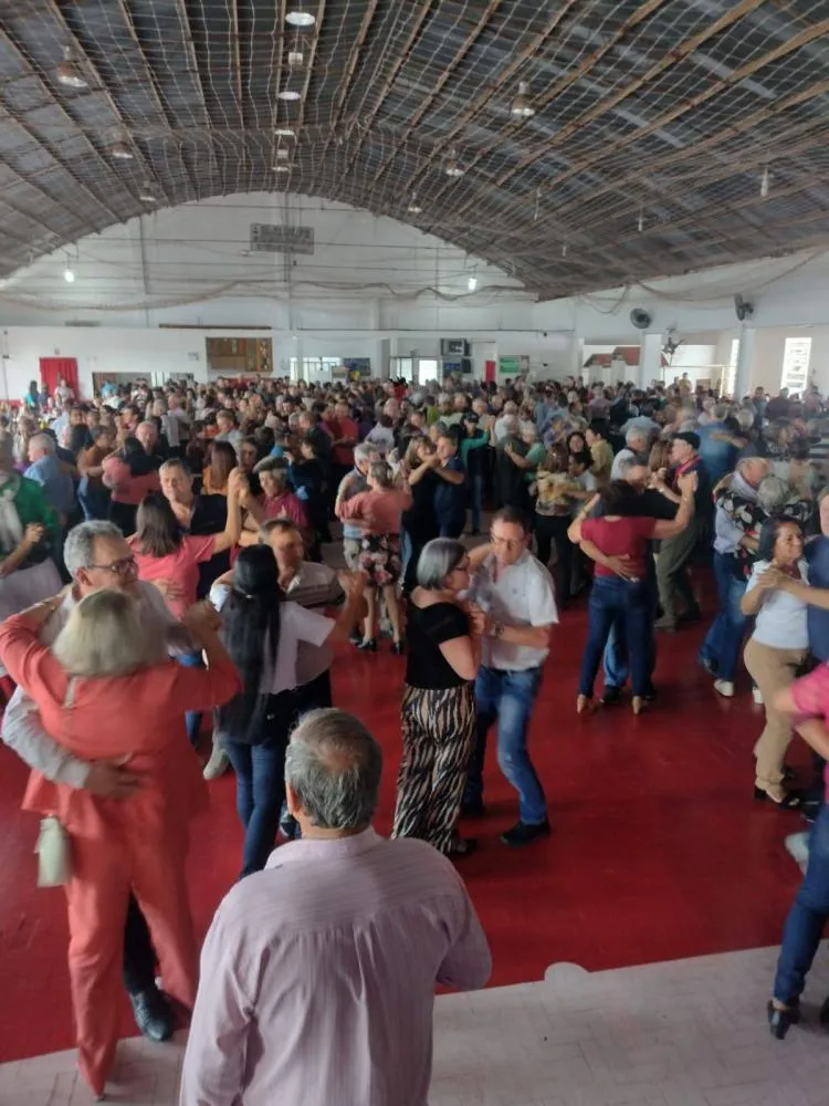 Grupo Reviver promove integração da melhor idade em grande encontro