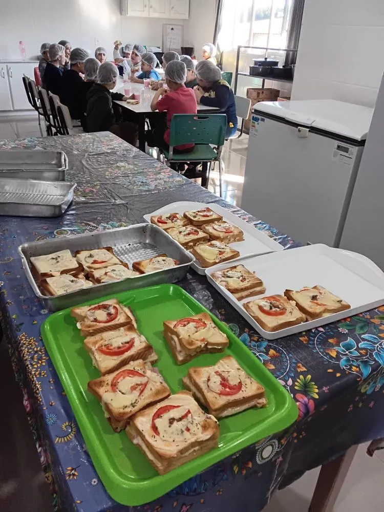 Alimentação saudável e diversão marcam atividade no CRAS 