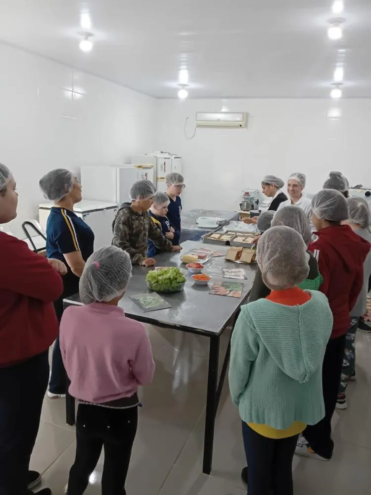 Alimentação saudável e diversão marcam atividade no CRAS 