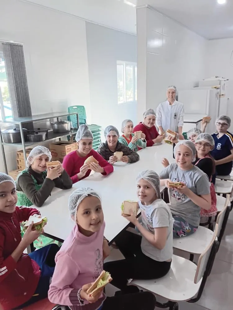 Alimentação saudável e diversão marcam atividade no CRAS 