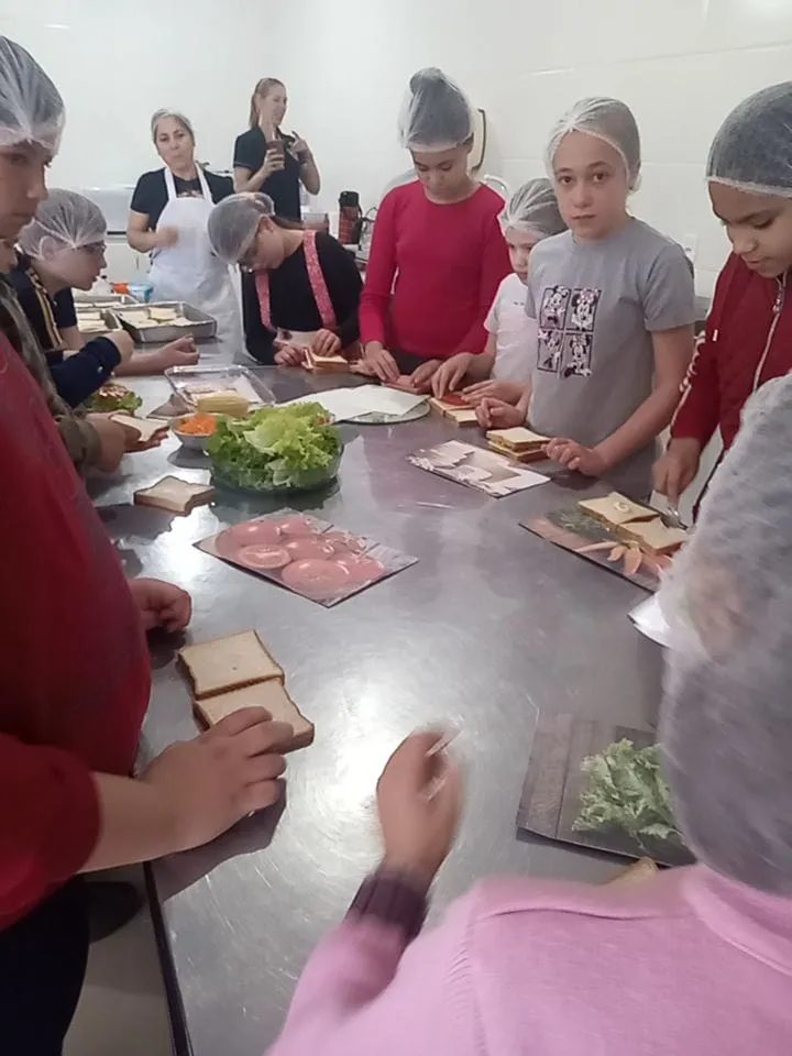 Alimentação saudável e diversão marcam atividade no CRAS 