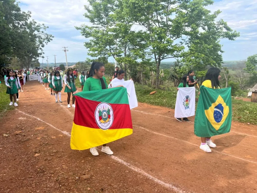 Alunos de cinco escolas indígenas participam de evento cultural em Redentora