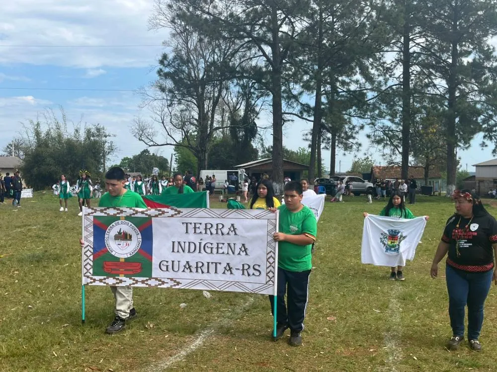 Alunos de cinco escolas indígenas participam de evento cultural em Redentora