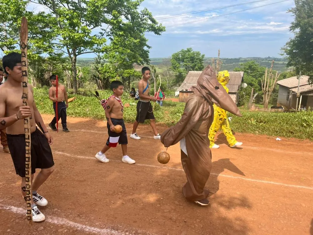 Alunos de cinco escolas indígenas participam de evento cultural em Redentora