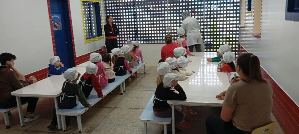 Alimentação saudável e diversão marcam atividade na EMEI Meu Primeiro Passo