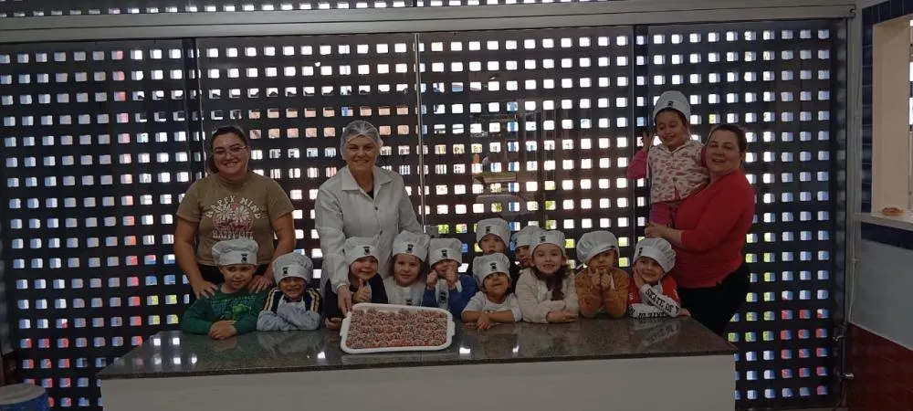 Alimentação saudável e diversão marcam atividade na EMEI Meu Primeiro Passo