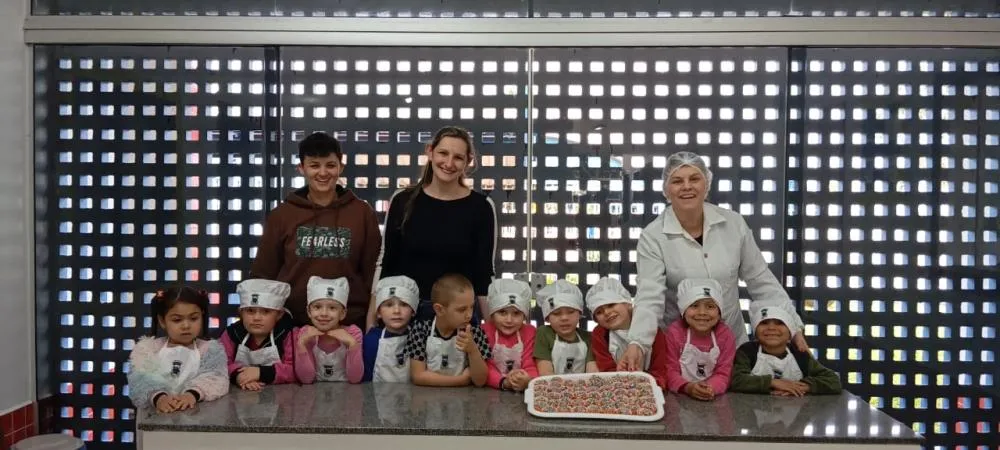 Alimentação saudável e diversão marcam atividade na EMEI Meu Primeiro Passo