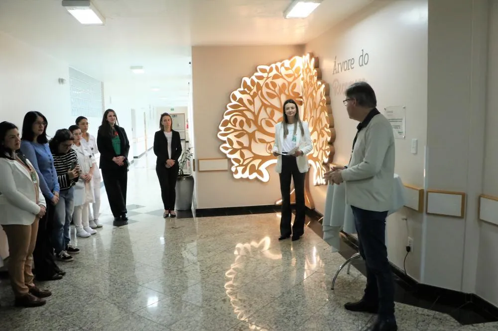 Ato de inauguração da Árvore do Recomeço reuniu familiares de doadores e equipe da Comissão Intra-Hospitalar de Doação de Órgãos e Tecidos para Transplante