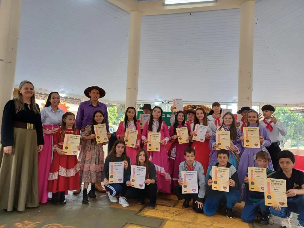 Semana Farroupilha inspira Festival de Talentos na Escola Lenira