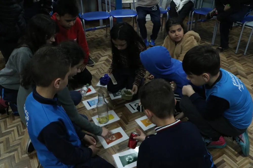  Alunos do 1º ao 5º ano do Ensino Fundamental em atividade relacionada à educação ambiental