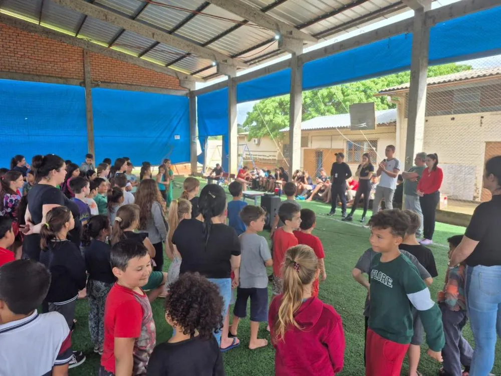 Alunos da Escola Novo Horizonte recebem kits de higiene bucal