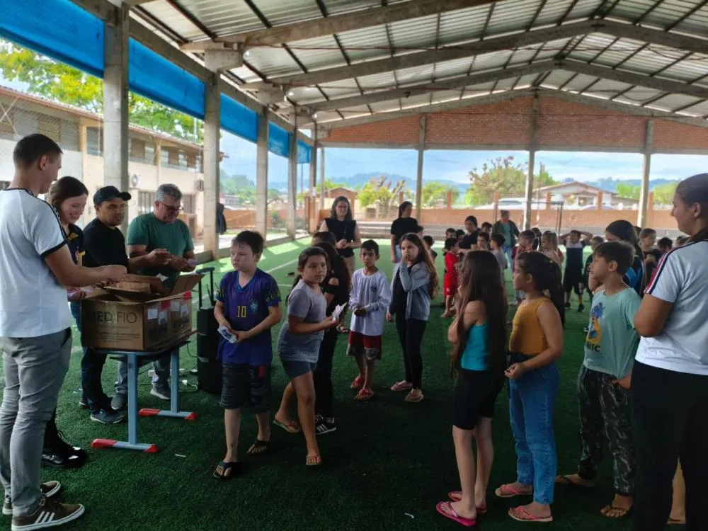 Alunos da Escola Novo Horizonte recebem kits de higiene bucal