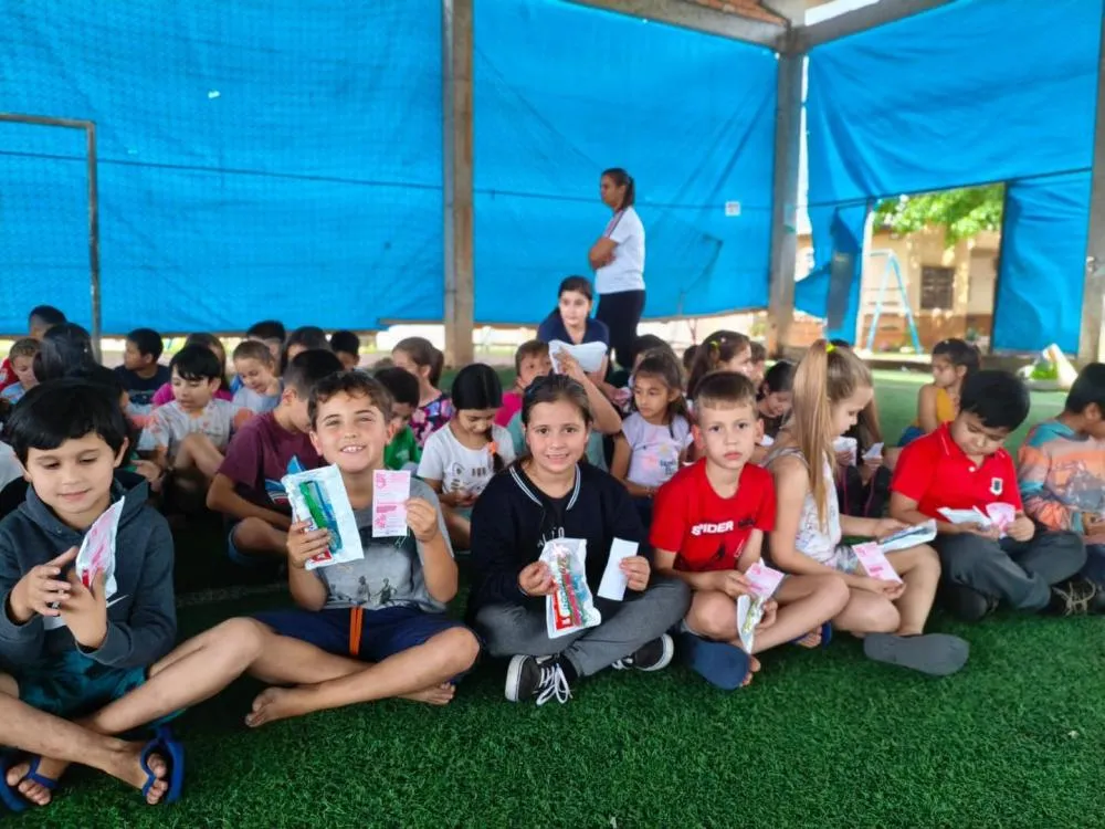 Alunos da Escola Novo Horizonte recebem kits de higiene bucal