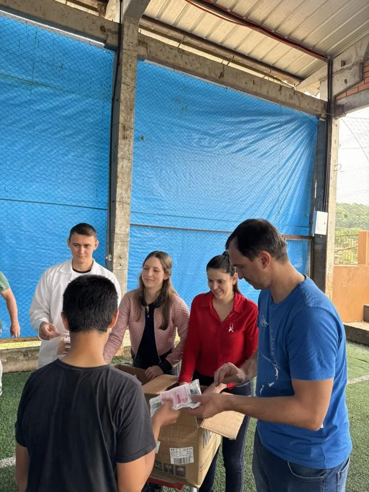 Alunos da Escola Novo Horizonte recebem kits de higiene bucal