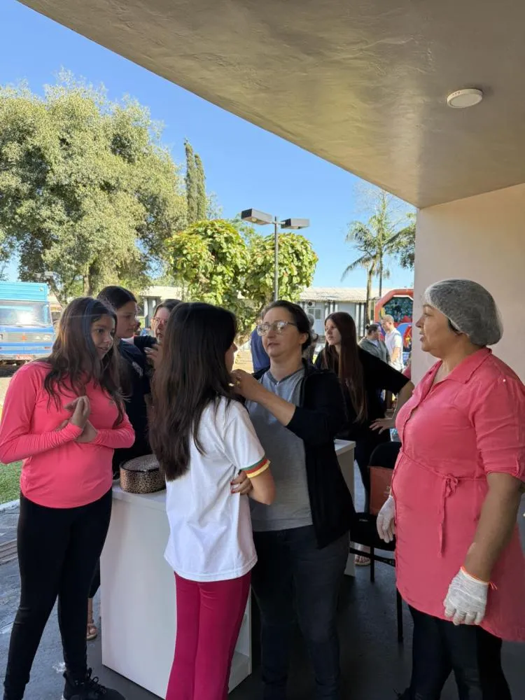 Comemoração ao Dia das Crianças reúne alunos na Praça Central