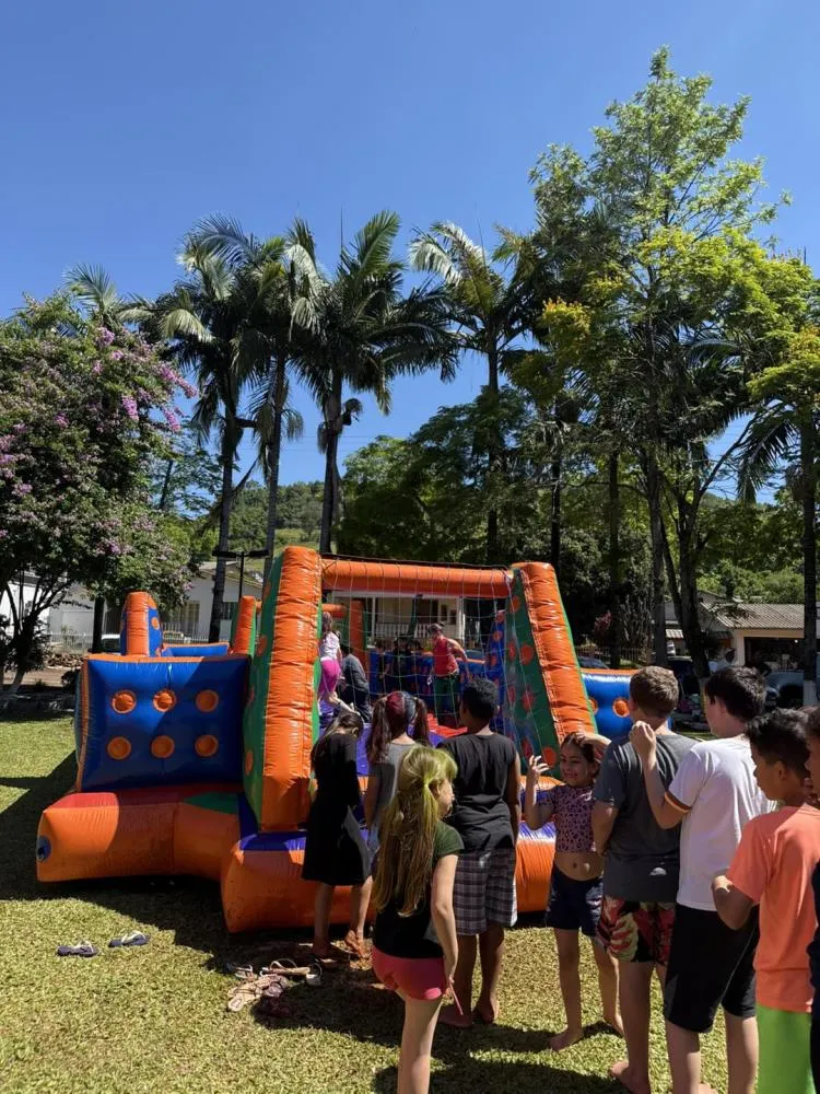 Comemoração ao Dia das Crianças reúne alunos na Praça Central