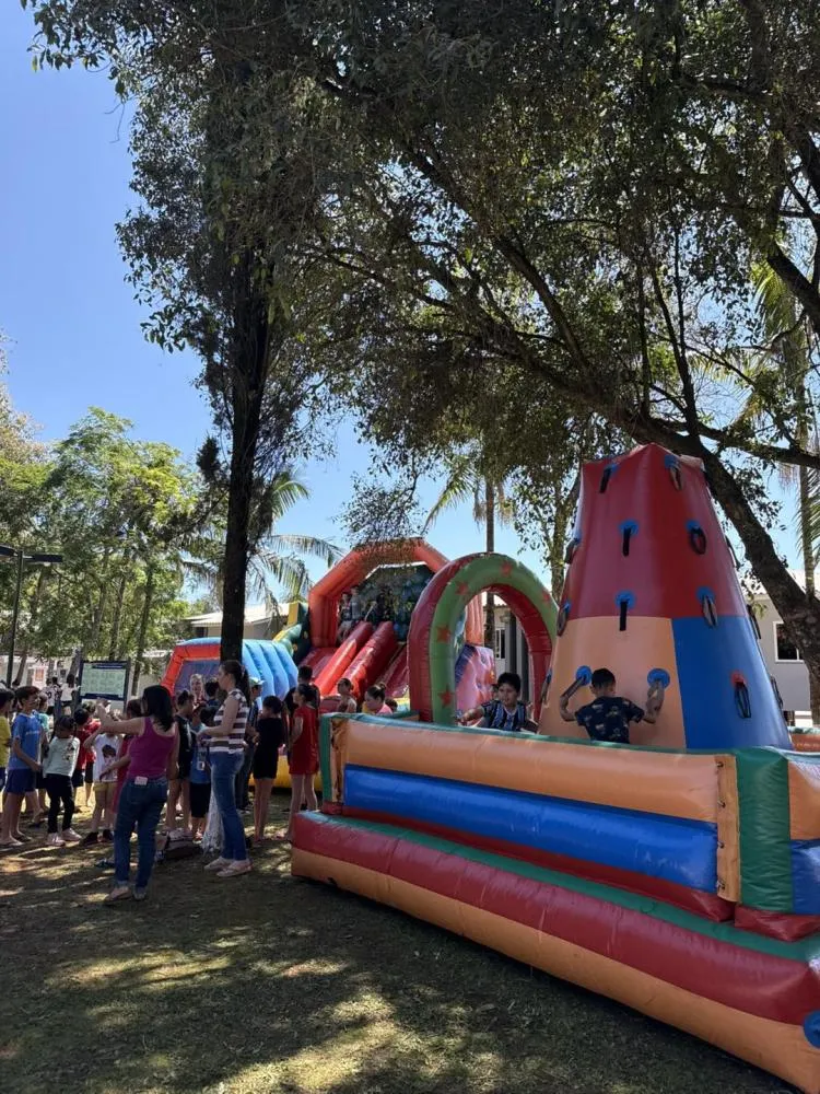 Comemoração ao Dia das Crianças reúne alunos na Praça Central