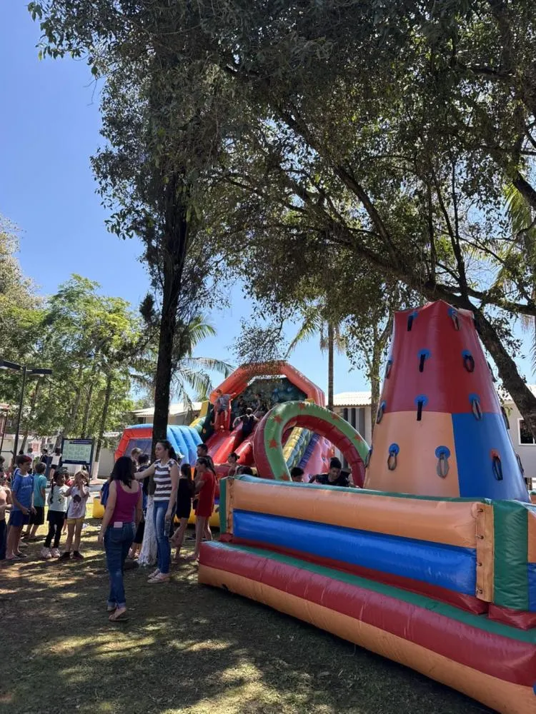 Comemoração ao Dia das Crianças reúne alunos na Praça Central