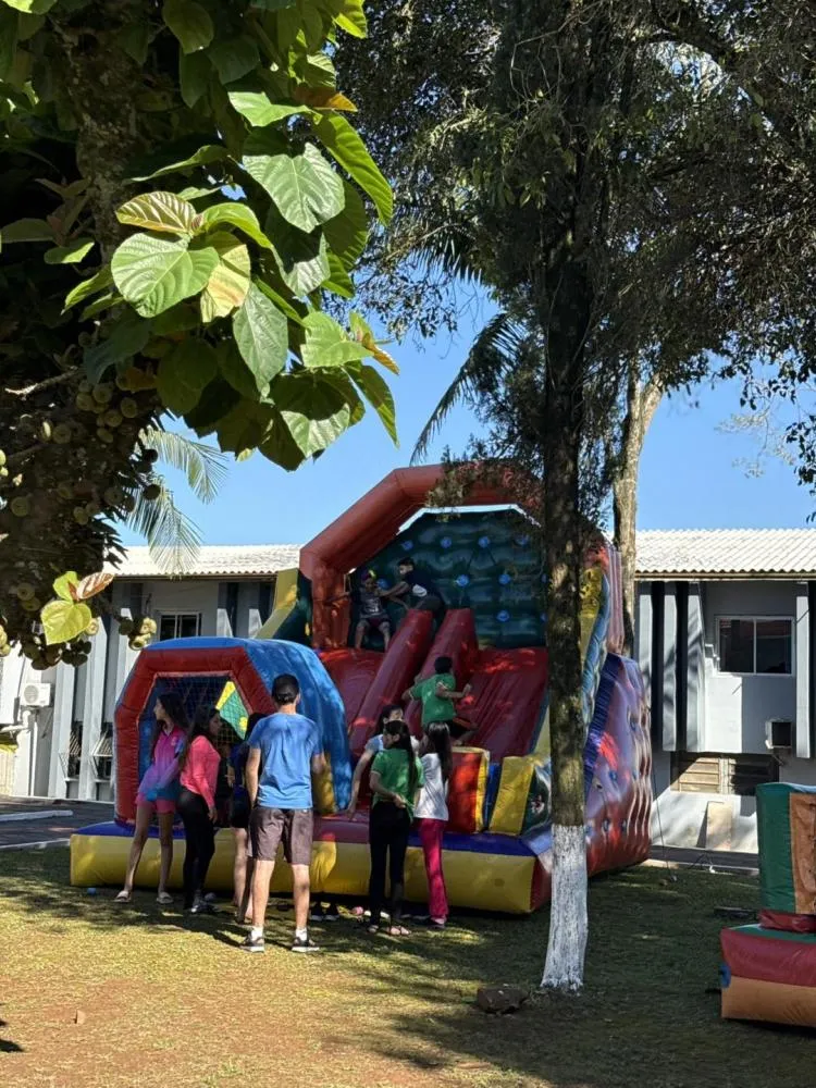 Comemoração ao Dia das Crianças reúne alunos na Praça Central