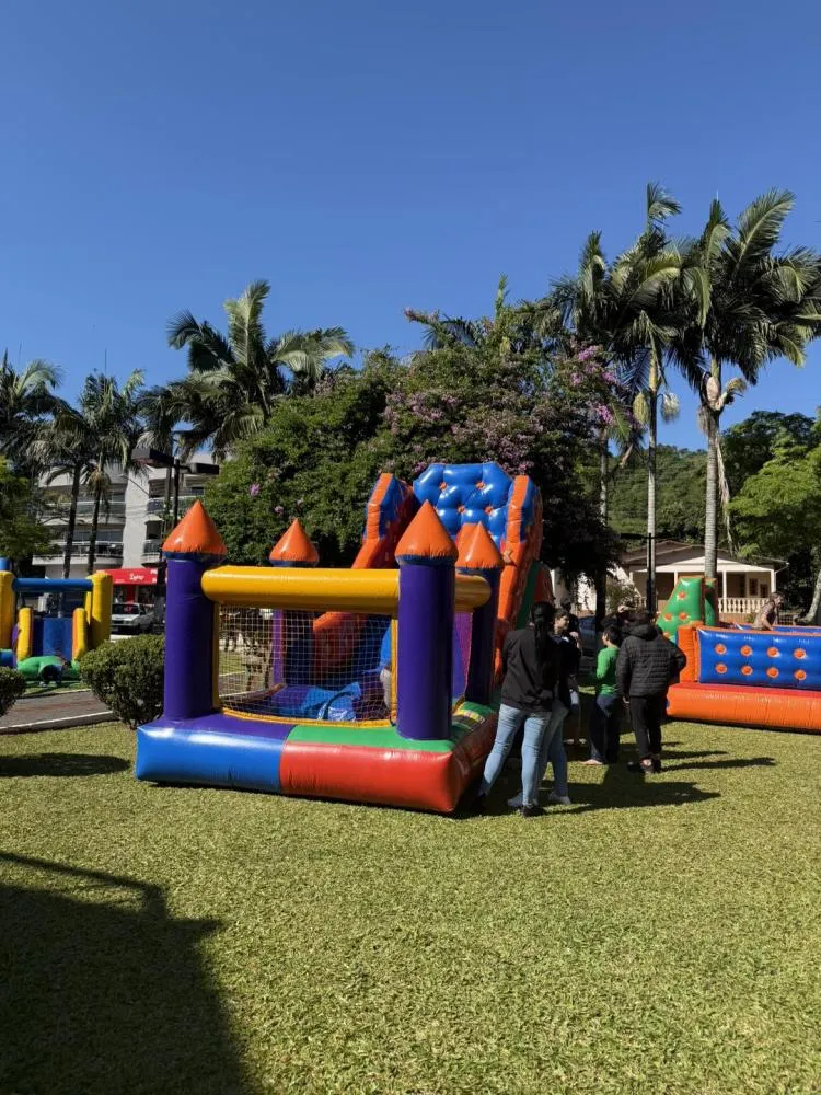 Comemoração ao Dia das Crianças reúne alunos na Praça Central