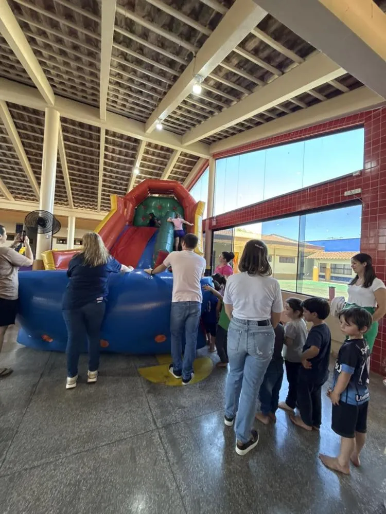Comemoração ao Dia das Crianças reúne alunos na Praça Central
