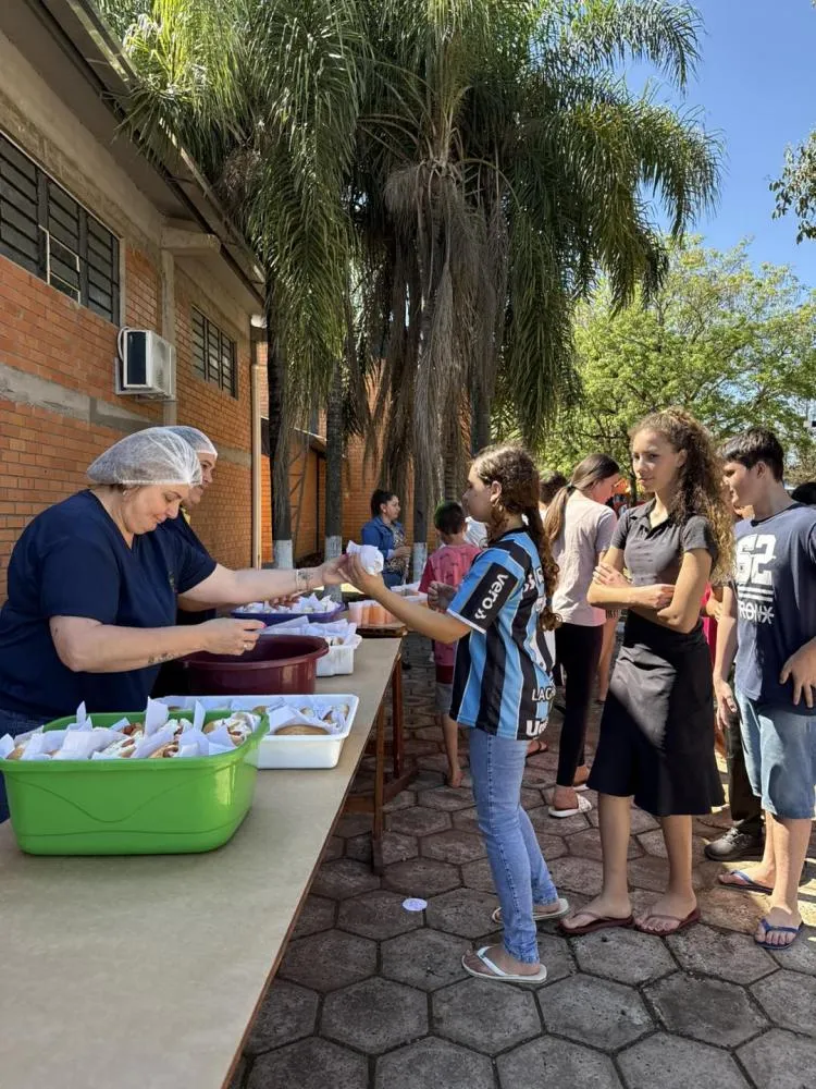 Comemoração ao Dia das Crianças reúne alunos na Praça Central