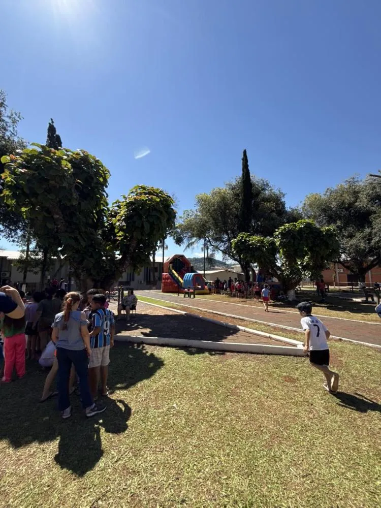Comemoração ao Dia das Crianças reúne alunos na Praça Central