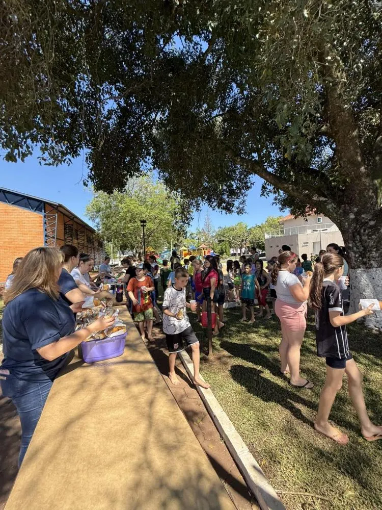 Comemoração ao Dia das Crianças reúne alunos na Praça Central