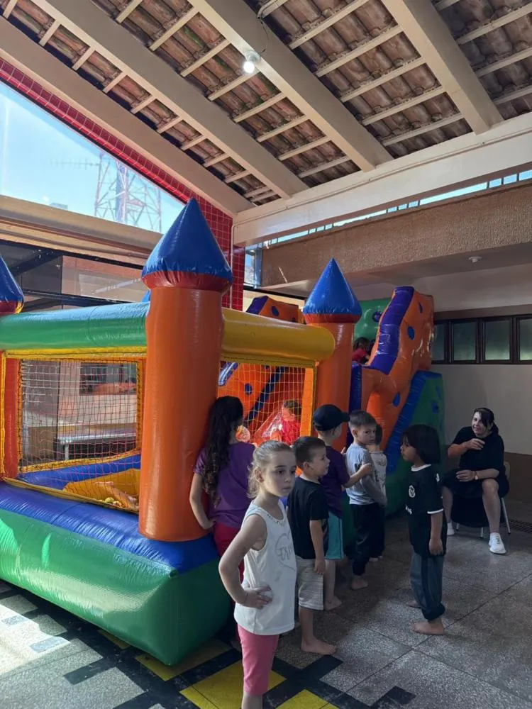 Comemoração ao Dia das Crianças reúne alunos na Praça Central