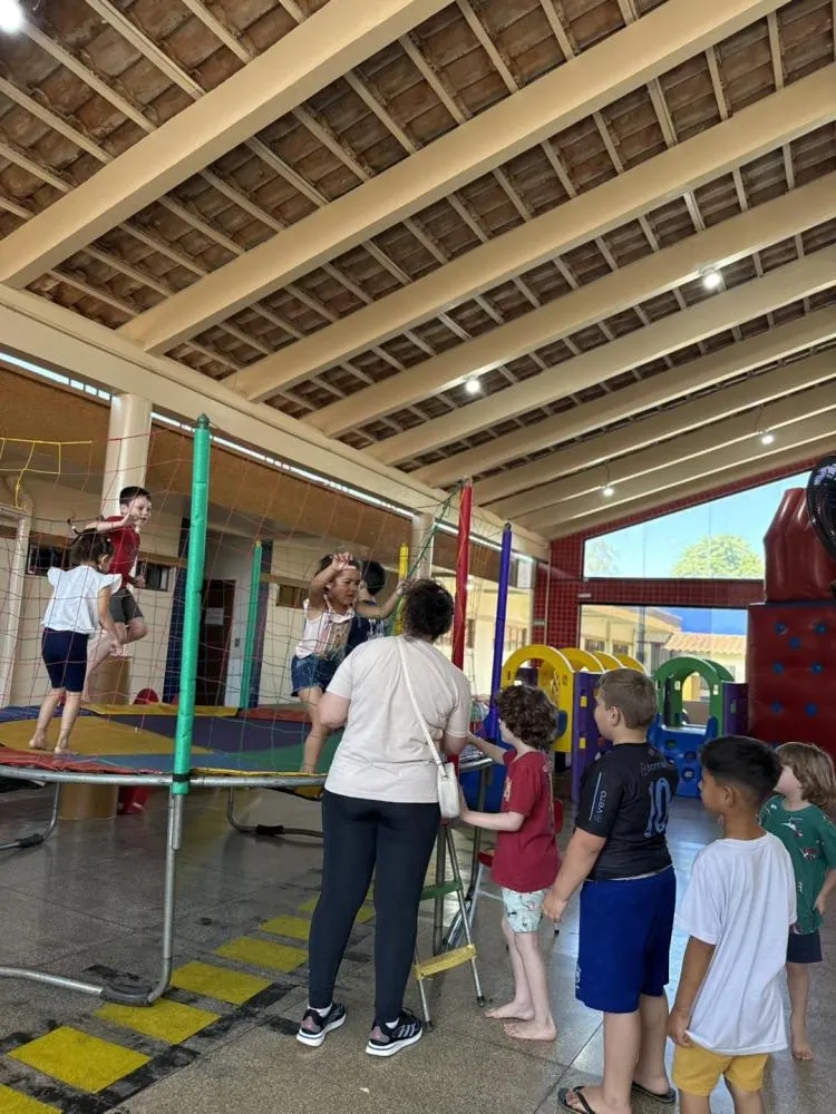 Comemoração ao Dia das Crianças reúne alunos na Praça Central